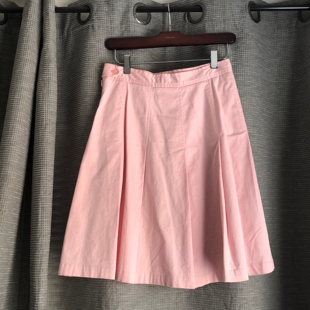 Pink pleated skirt. Size 4 petite.